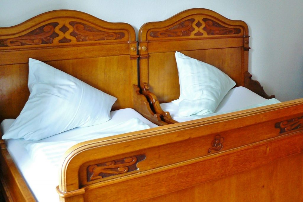 how to fix a squeaky wooden bed frame