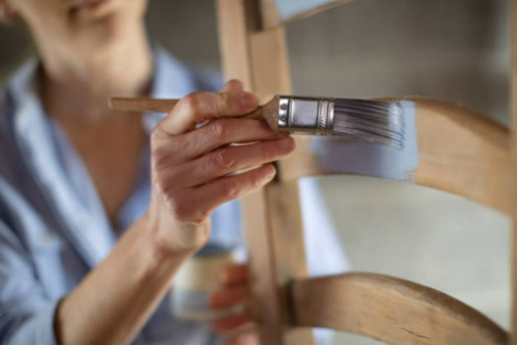 paint to stick to laminate
